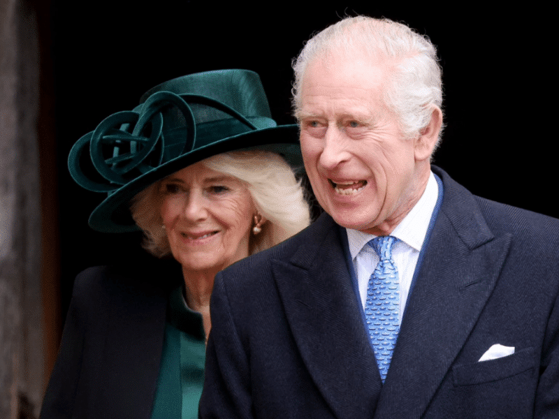 Carlos III retoma sus actos públicos con una visita a un centro contra el cáncer