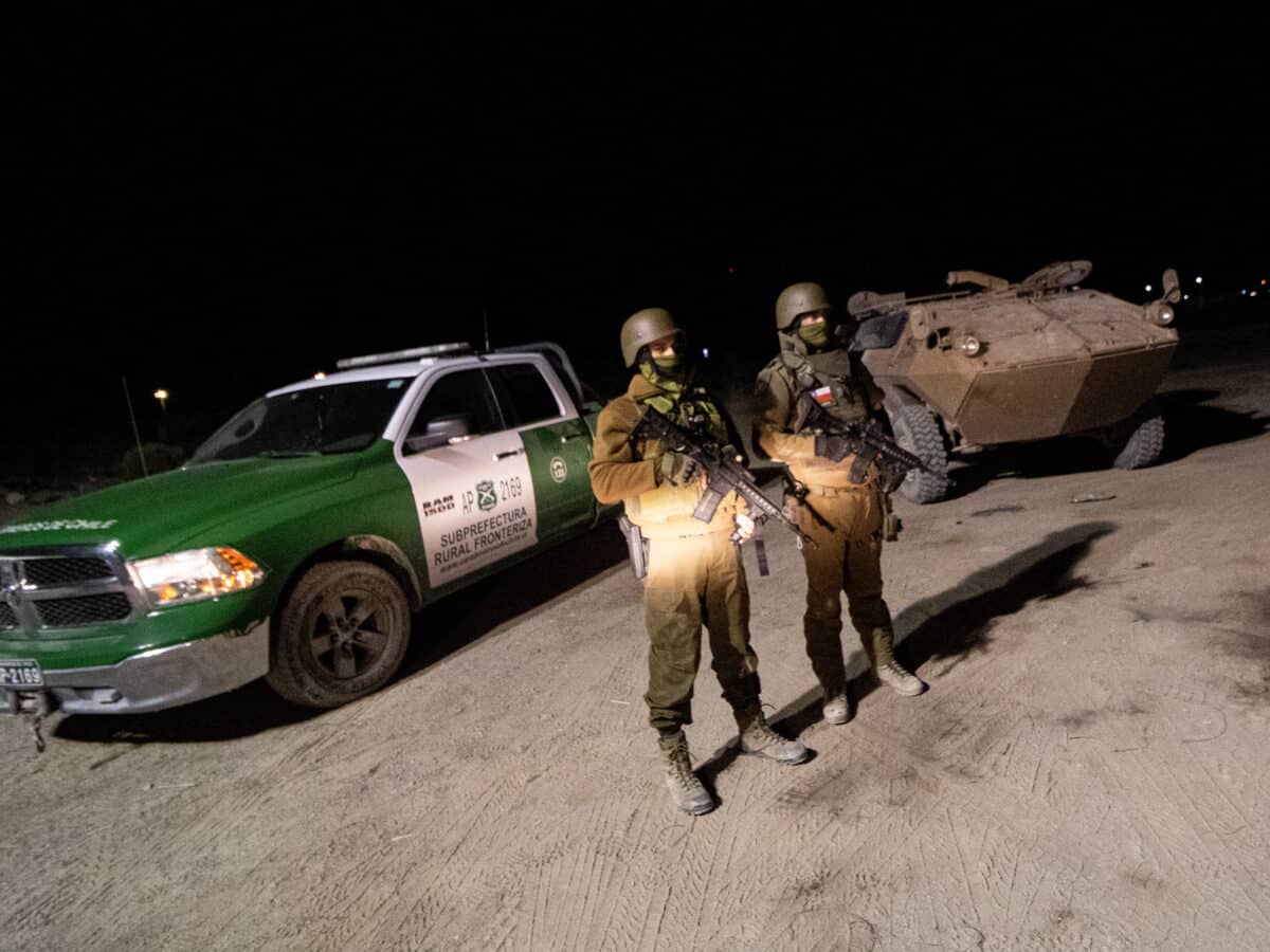 Patrulla mixta chilena de Carabineros y el Ejército balea a dos extranjeros en zona fronteriza con Bolivia