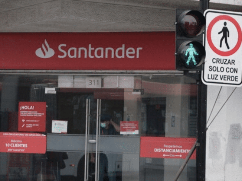 SERNAC oficia a Grupo Santander tras reporte de filtración de datos personales de sus clientes