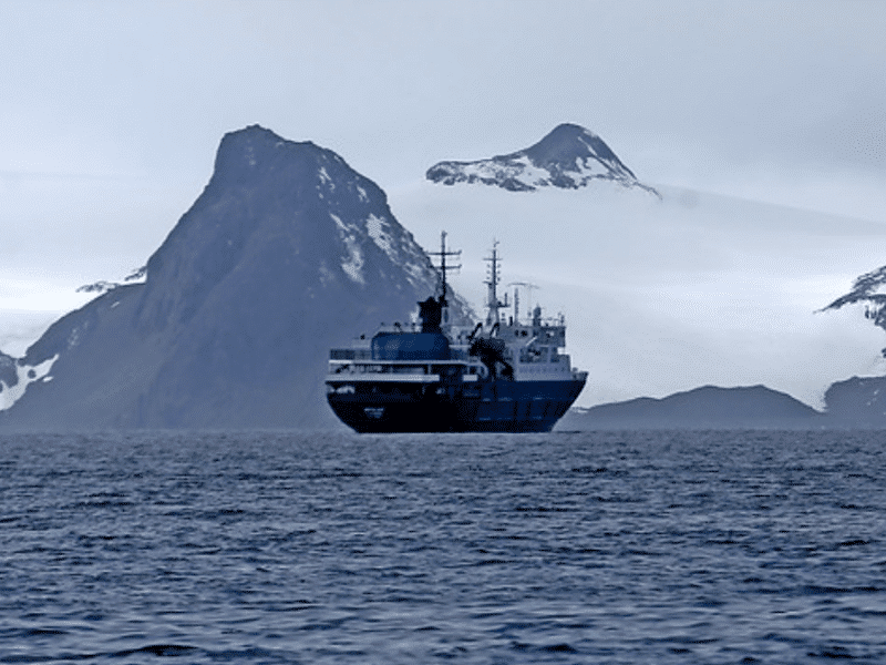 Aseguran que Rusia habría descubierto una mega reserva de petróleo en la zona de la Antártida que es reclamada por Chile